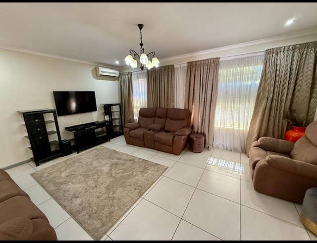 3 BEDROOM TOWNHOUSE FOR SALE IN SCOTTSVILLE
